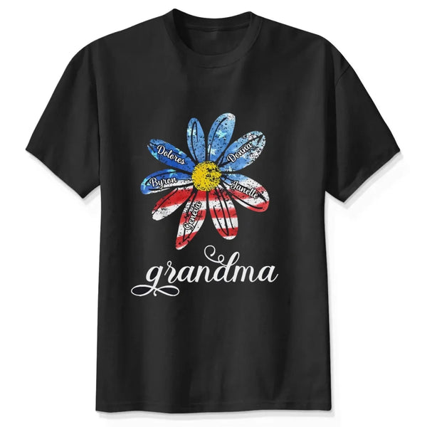 Patriotic Daisy Grandma Shirt – Custom 4th of July T-Shirt with Grandkids’ Names, Gift for Mom, Wife or Nana