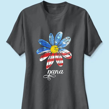 Patriotic Daisy Grandma Shirt – Custom 4th of July T-Shirt with Grandkids’ Names, Gift for Mom, Wife or Nana  Ezcustomize