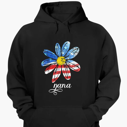 Patriotic Daisy Grandma Shirt – Custom 4th of July T-Shirt with Grandkids’ Names, Gift for Mom, Wife or Nana  Ezcustomize