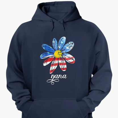Patriotic Daisy Grandma Shirt – Custom 4th of July T-Shirt with Grandkids’ Names, Gift for Mom, Wife or Nana  Ezcustomize